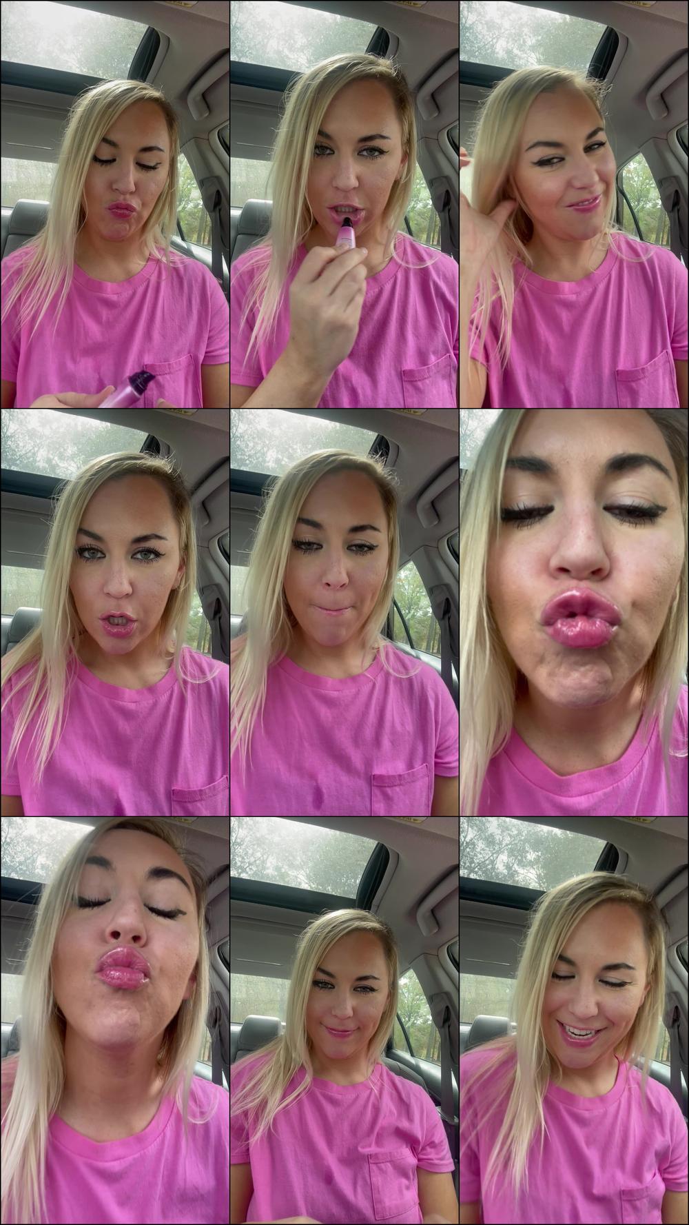 LIPGLOSS KISSESSS PUTTING MY LIP GLOSS ON IN THE CAR