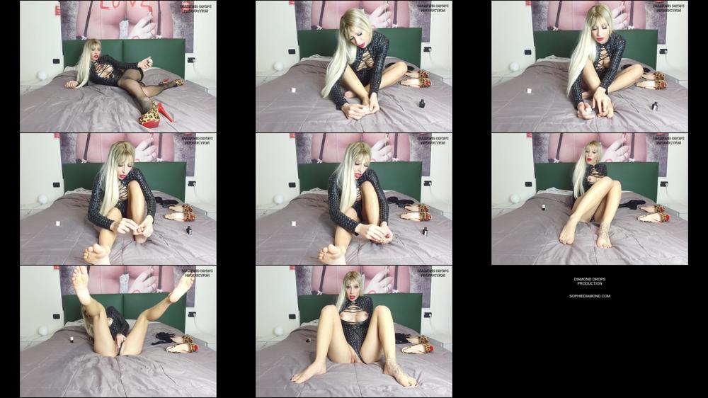 Your Goddess Enamel On Her Feet Ita