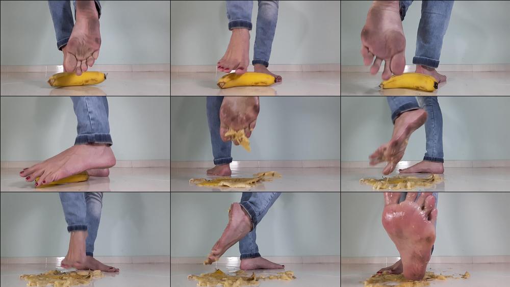 thefeetoflola 01 11 2018 15487580 my dirty soles crushed the banana mercilessly