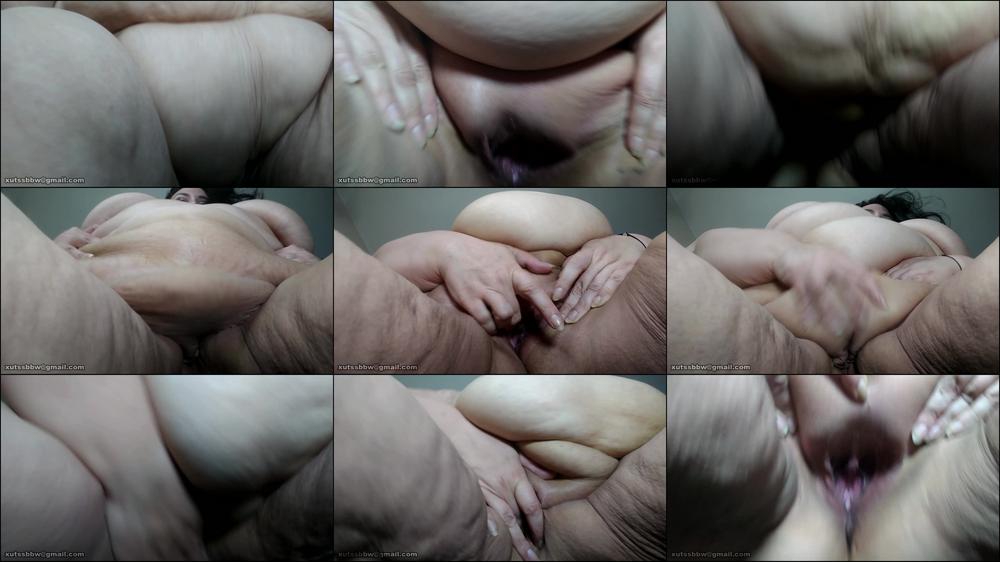 Supersized Pussy Play