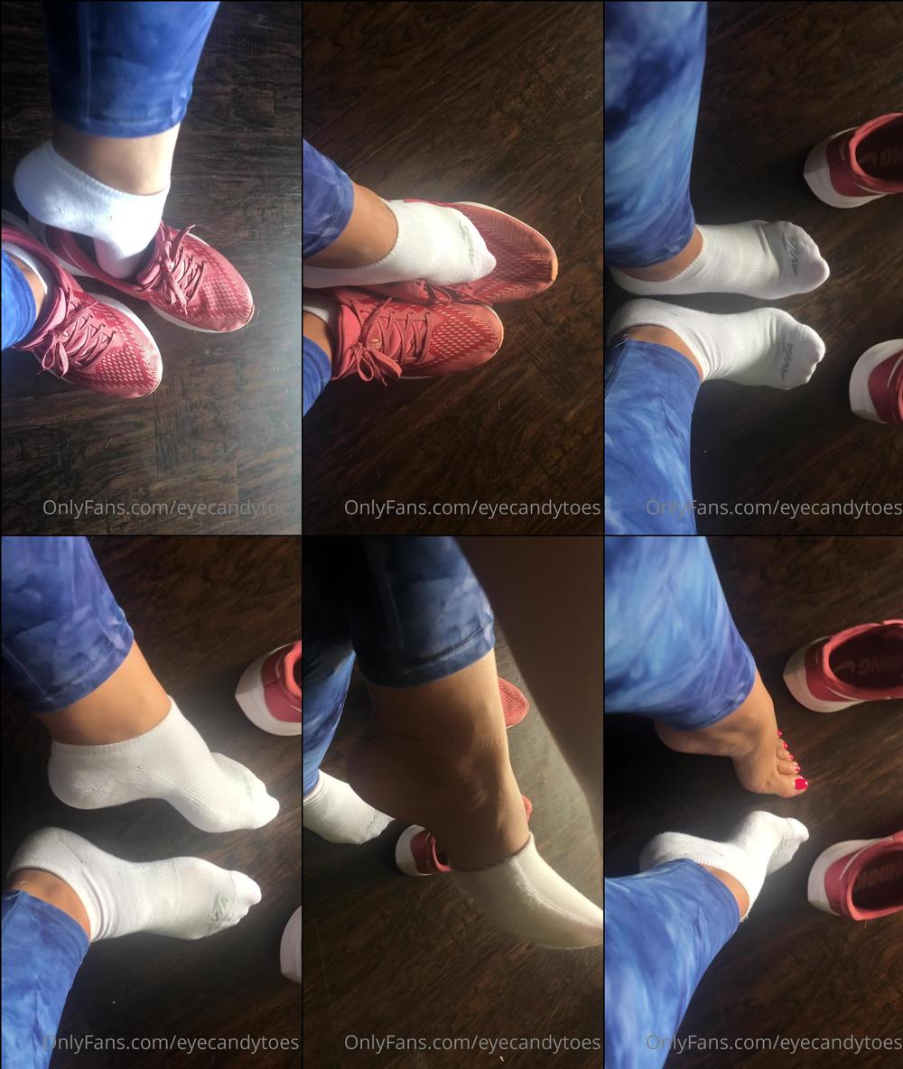 eyecandytoes 07 06 2021 2130273744 Super smelly and sweaty socks and shoes removal after an intense workout