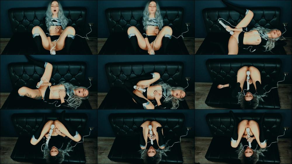 Supergirl - Fountain Squirt On Yourself - Jan 5, 2022