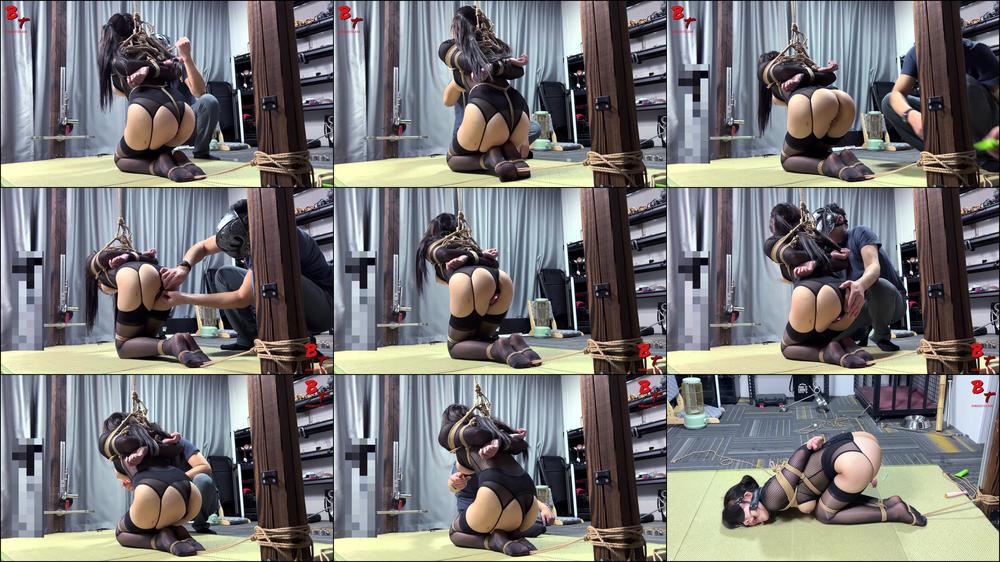 Bondage Girl Hanging Play