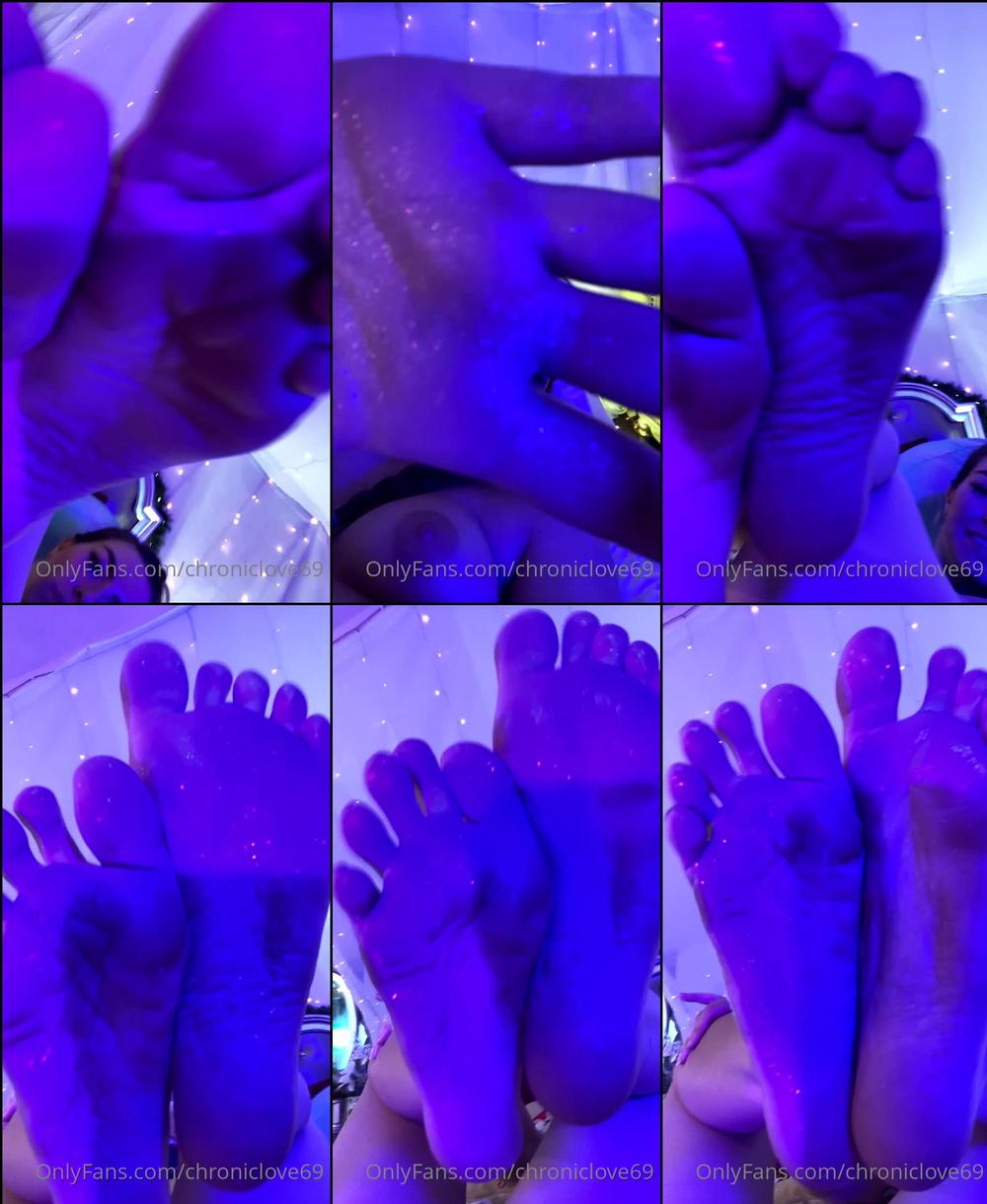chroniclove69 01 04 2022 2410752783 Foot fetish Friday anyone  ;P