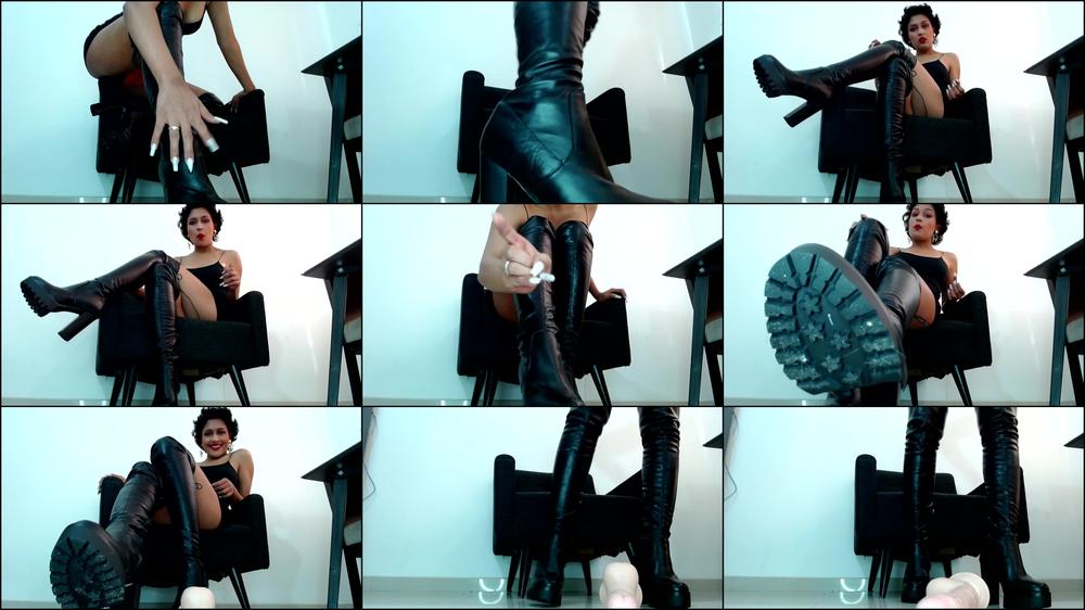 Adoration of boots