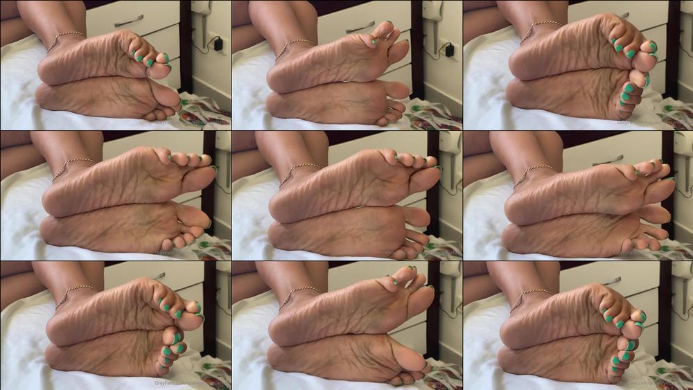 queenyesseniasfeet 20 04 2022 2430981405 Pics of my long wrinkled soles, ending with a feet scrunch clip to easily induce dick thro