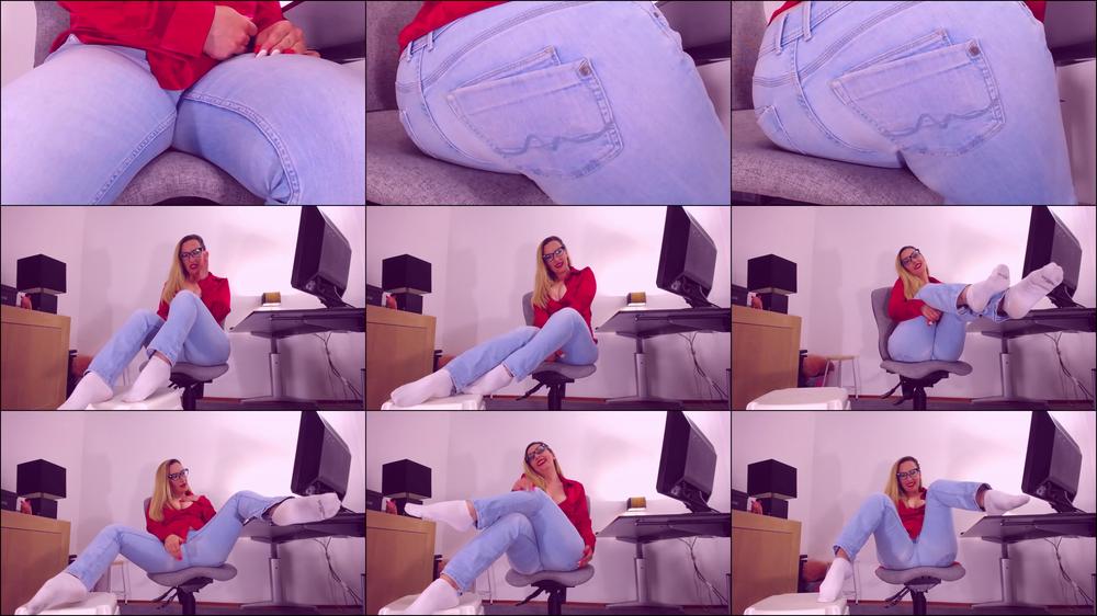Lot of gassy farts in jeans, dirty smell