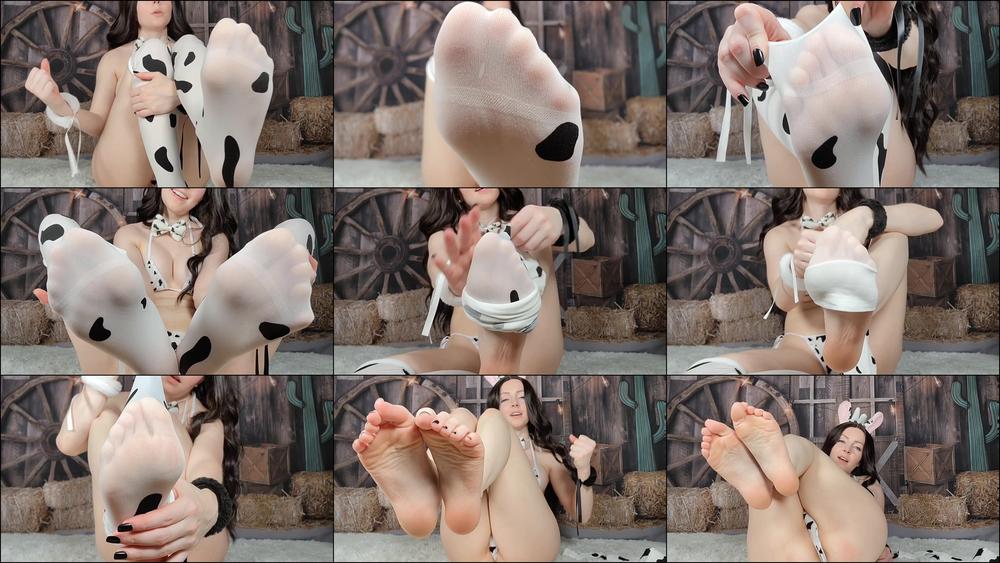 Milk Yourself for Stockings and Feet JOI - August 28, 2022