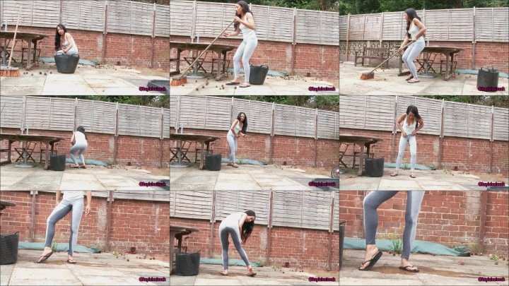 Kaylalouise Desperate P-- In The Garden