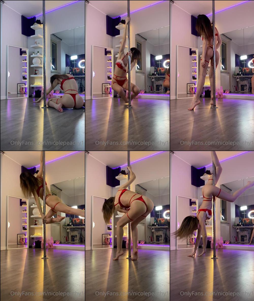 nicolepeachy1 19 12 2020 1480771963 Some XMAS Stretching and workout â¤ï¸â