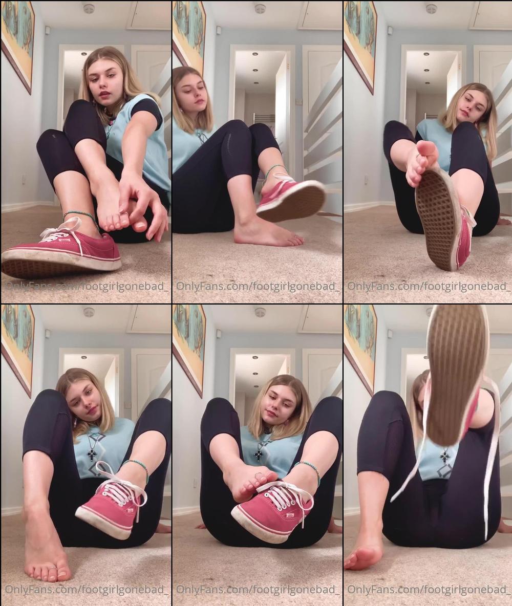 footgirlgonebad 17 08 2020 718727565 why do i look so bored hahah no socks