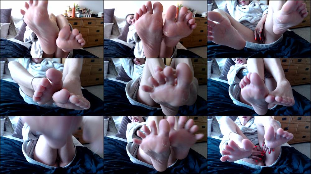 Suck Mistress' Yucky Toes While I Play