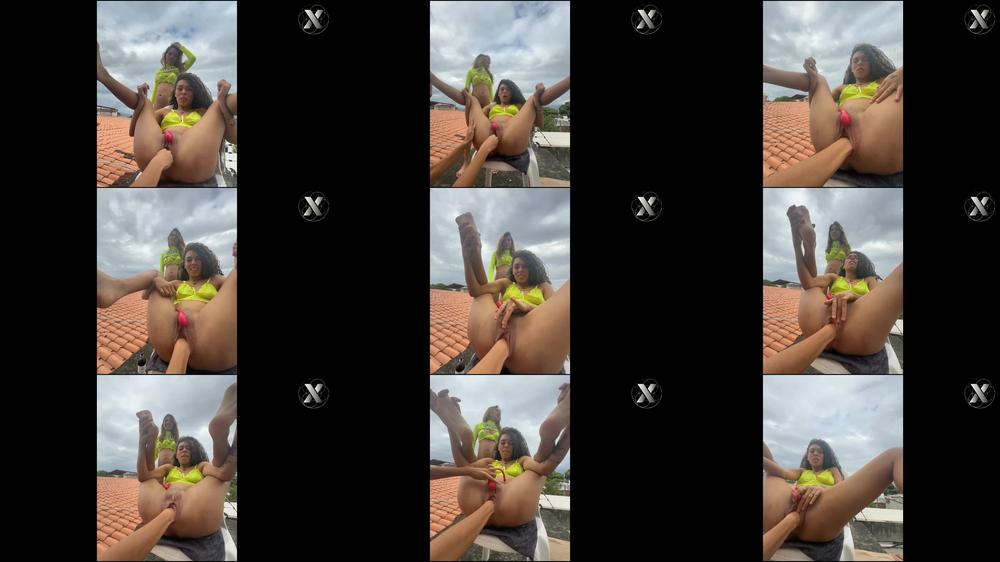 OMG! Pussy expansion on the roof of her house-Fisting