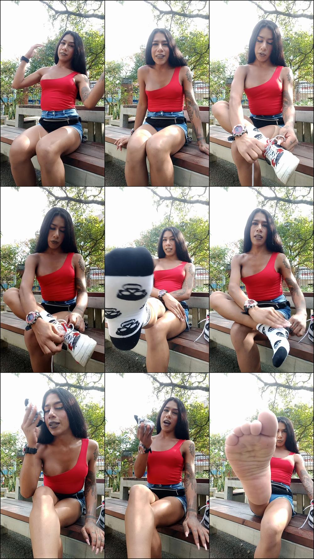 foot fetish in the park