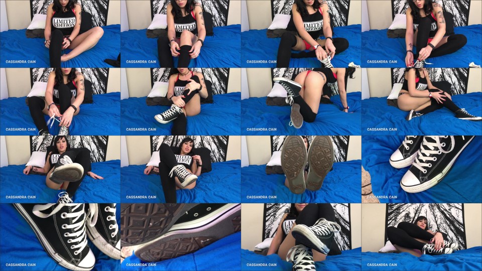 Cassandra Cain Sneaker Licker