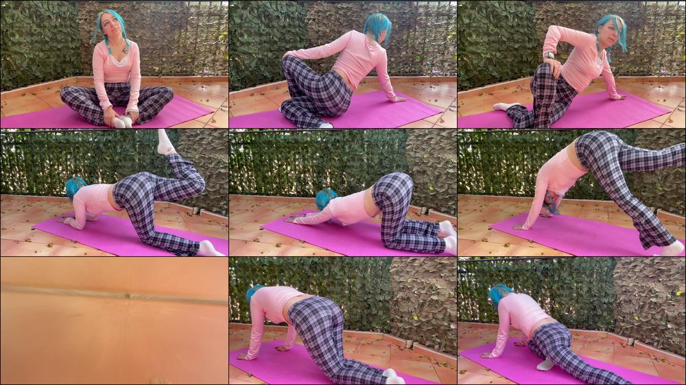 YOGA IN LEGGINGS