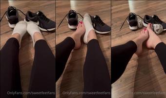 sweetfeetfans 03 03 2022 2380680144 They always need to be rubbed and get extra attention after I go running. Any volunteers   (sweetfeetfans)