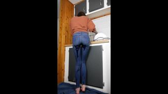 Soaking Jeans While Doing Dishes - Oct 26, 2022 (Liz Raw)