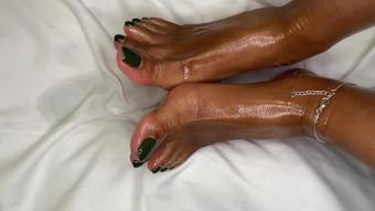Ebony Girl Pours Oil All Over Her Feet (Pink Foxx)