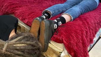 Yokai Goddess - Pathetic Bitch Swallow'S Nasty Mud From My Vans Soles (Yokai Goddess)