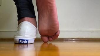 Stinky Keds Shoe Removal (Pink Foxx)