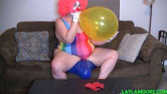 Clown Girl Blows & Sit Pops Big Balloons (LaylasFuckingClips)