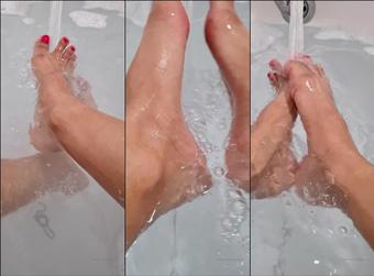 tiffanies.toes 06 01 2021 2002889905 Ruba  dub dub who's joining me in the tub   (tiffanies.toes)
