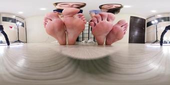 Under Giantess Soles - Hannah & Olivia - Sporty Girls Vr 360 5,7K (Under Giantess Soles)