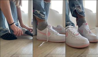 evilcouple 07 06 2022 2480682042 watch me put on my socks and sneakers for a long walk (evilcouple)