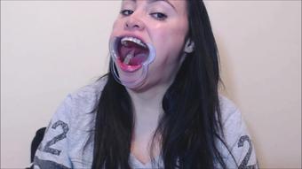 Big mouth Teeth fetish (PrincessDi)