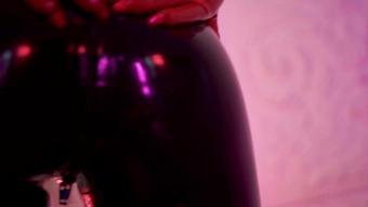 Sweet Latex Mistress Sweat (MissEllieMouse)