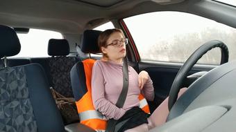 Nerdy girl masturbates in a car non-nude (Lily_Slutty)