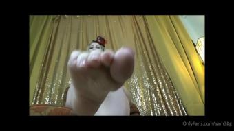 sam38g 13 08 2020 97351909 clown feet just because i love teasing the fuck out of will (sam38g)