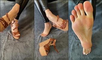 heidihotfeet 30 03 2023 2821708237 i m teasing you with this wedges dangling (heidihotfeet)