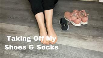 Taking Off My Sweaty Gym Shoes and Socks - January 11, 2021 (BeccaBrooks)