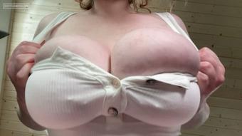Huge Tits Hanging & Bouncing 2022 (BustySeaWitch)