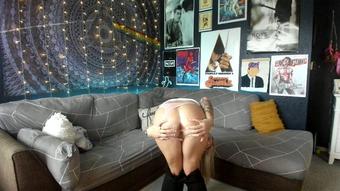 Neighbor MILF's Butthole Must be Worship (LauranVickers)