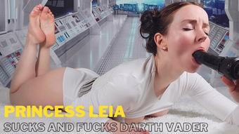 Barefoot Princess Leia Sucks and Fucks - May 06, 2022 (TheTinyFeetTreat)