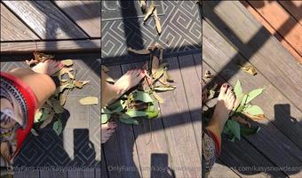 kasysnowpremium 12 07 2021 2160615249 Trampling leaves outside in 100 degrees (kasysnowpremium)