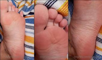 tinsleyteaser 27 11 2020 1342548530 Who loves fresh and clean feet, just out of the shower  (tinsleyteaser)