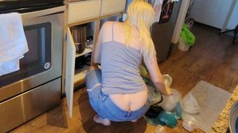 O my God, my asscrack is showing - Oct 6, 2021 (Lanalocks)