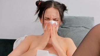 Teen sneeze hard from allergy - Jan 29, 2023 (Karolina_Mustela)