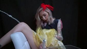 143. Snow White Cums Seven Times (HARPERMADI)