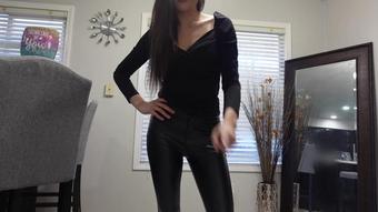 Ciarra - Custom: Farting Butt Smashing Giantess (Ciarra)