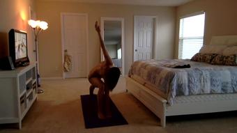 Naked Yoga (LauranVickers)
