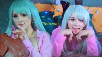 Elizabeth Liones tries a new glass dildo (SpookyBoogie)
