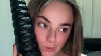 MONSTER FUCK, HOW BIG HOW DEEP XXX (Tiffanybabe01)
