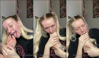 solesofskye 01 12 2021 2287116126 my feet are to yummy i m going to try (solesofskye)