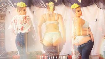 Goddess Squeezes Into Jeans (MissGothBooty)