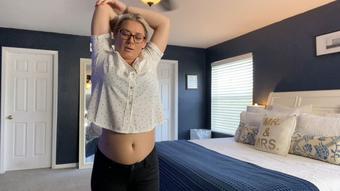 MILF Belly Button Tease (LauranVickers)